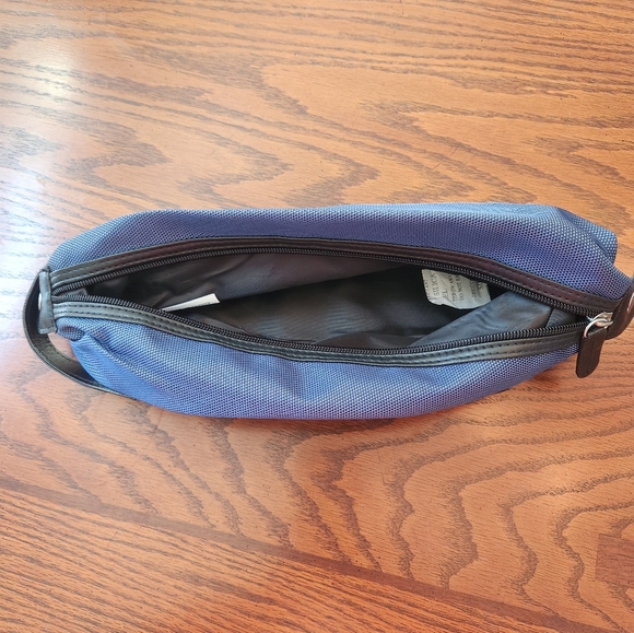 Avon Men's Travel Dopp Kit - Picture 2 of 7
